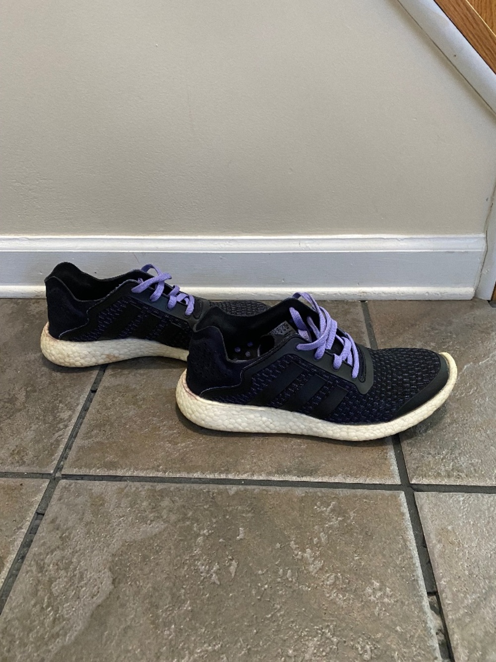 Adidas women's tennis shoes size 8